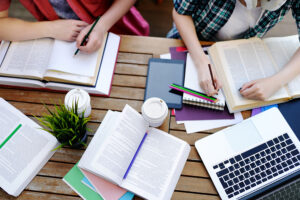 Principales beneficios de estudiar en línea 